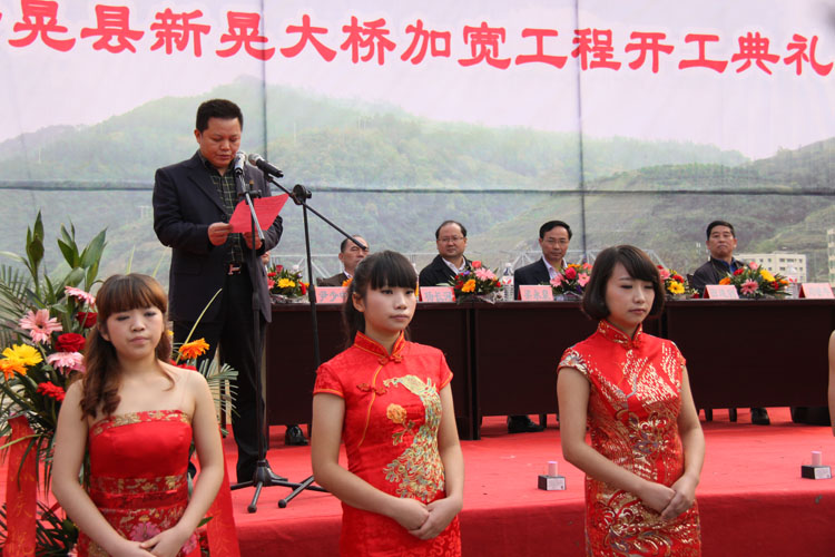 金橋競舞夜郎志，彩路騰飛侗鄉(xiāng)情