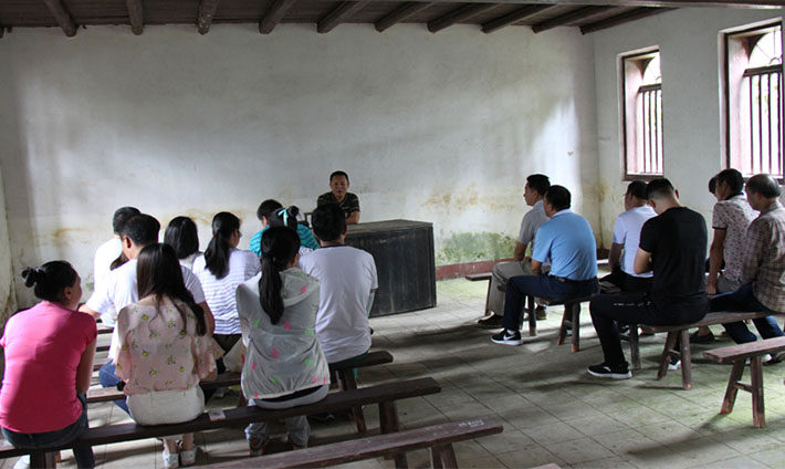 重溫黨的教育，學(xué)習(xí)黨的路線，鑄煉黨建之魂